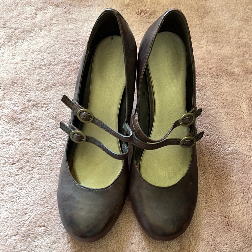 Spring size 39 heels